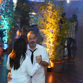 1_ue30-2025-10-18-53